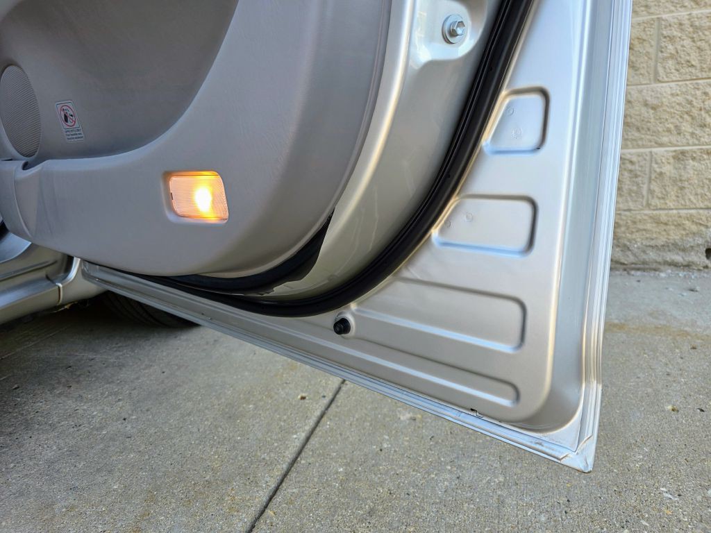 2010 Toyota Sienna Image 22
