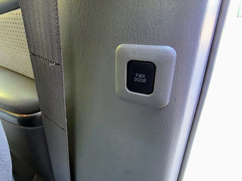 2010 Toyota Sienna Image 26