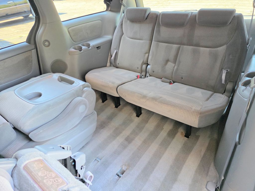 2010 Toyota Sienna Image 29