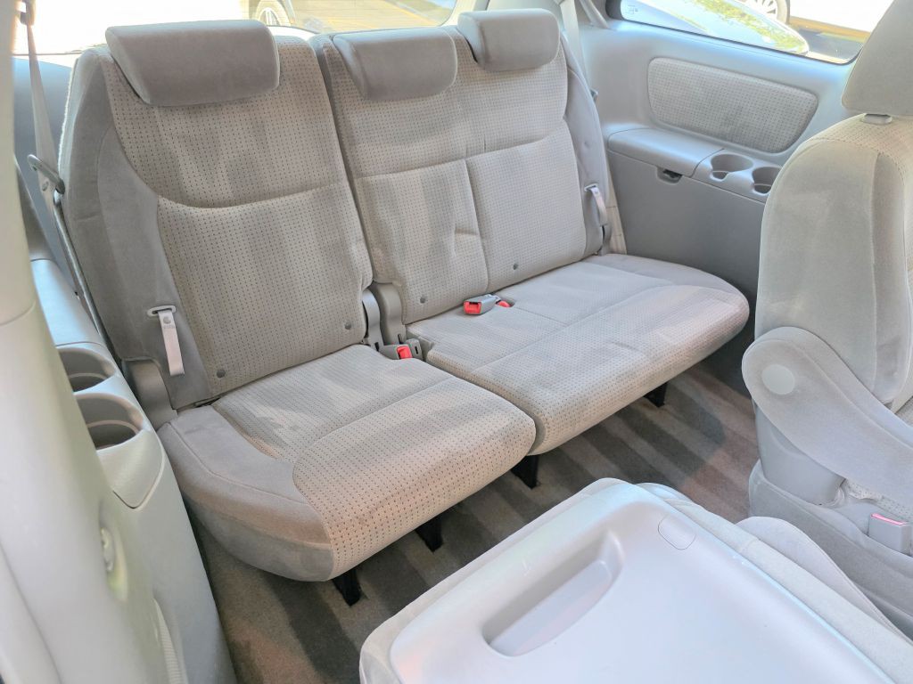 2010 Toyota Sienna Image 31