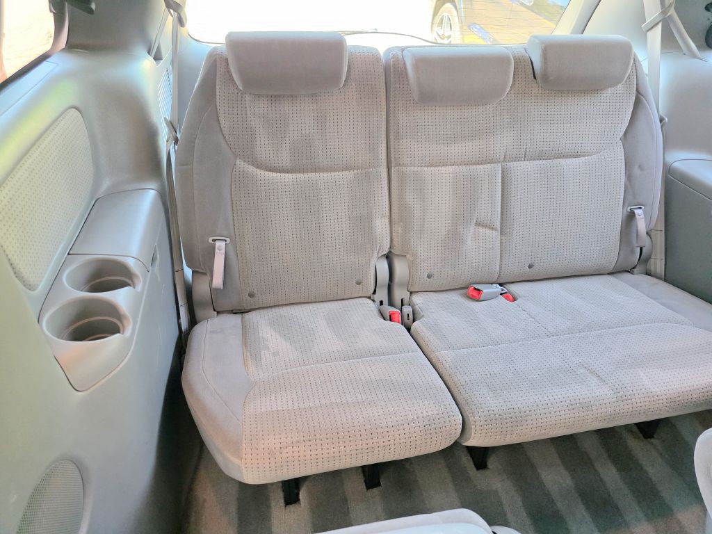 2010 Toyota Sienna Image 32