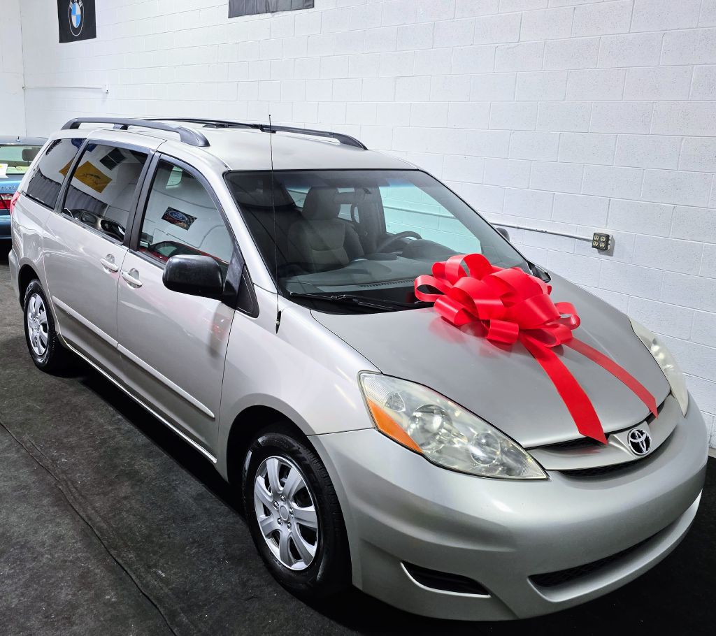 2010 Toyota Sienna Image 38