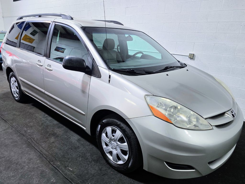 2010 Toyota Sienna Image 41