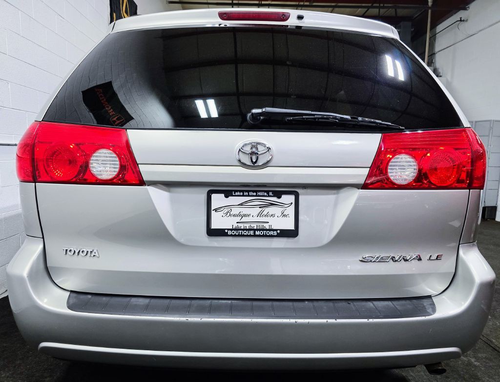 2010 Toyota Sienna Image 44