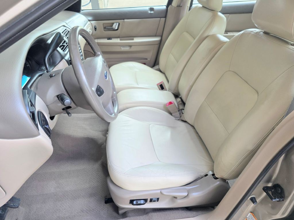 2002 Ford Taurus Image 8
