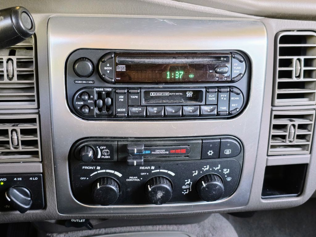 2003 Dodge Durango Image 32
