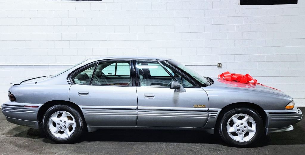 1994 Pontiac Bonneville Image 2