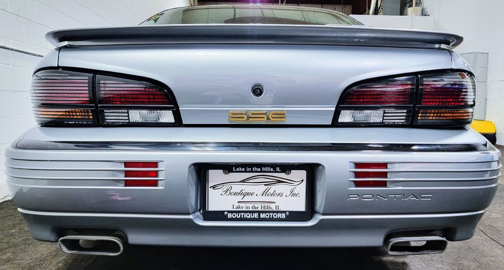 1994 Pontiac Bonneville Image 3