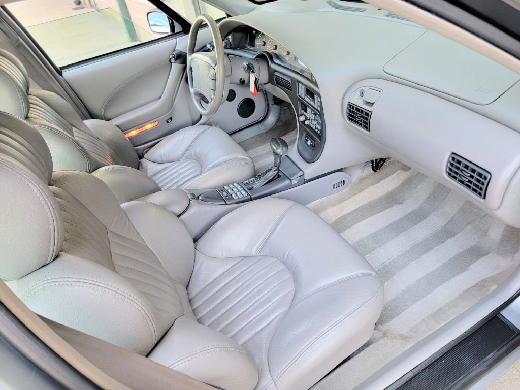 1994 Pontiac Bonneville Image 4