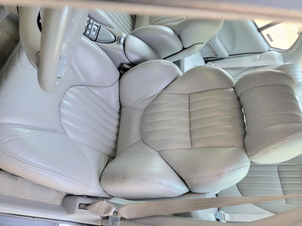 1994 Pontiac Bonneville Image 14