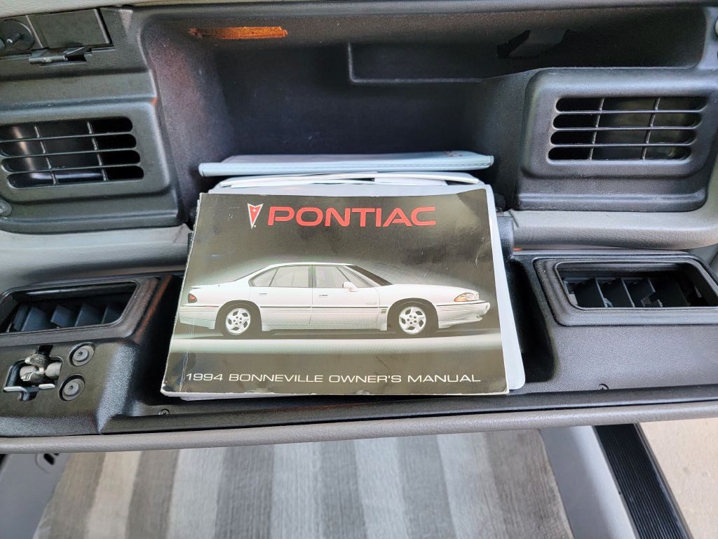 1994 Pontiac Bonneville Image 22