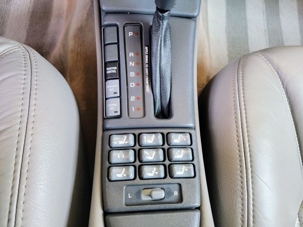 1994 Pontiac Bonneville Image 31