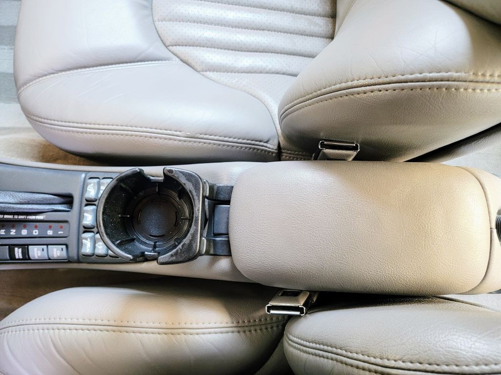 1994 Pontiac Bonneville Image 32