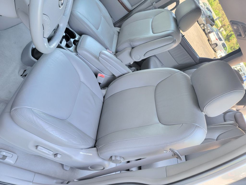 2004 Toyota Sienna Image 4