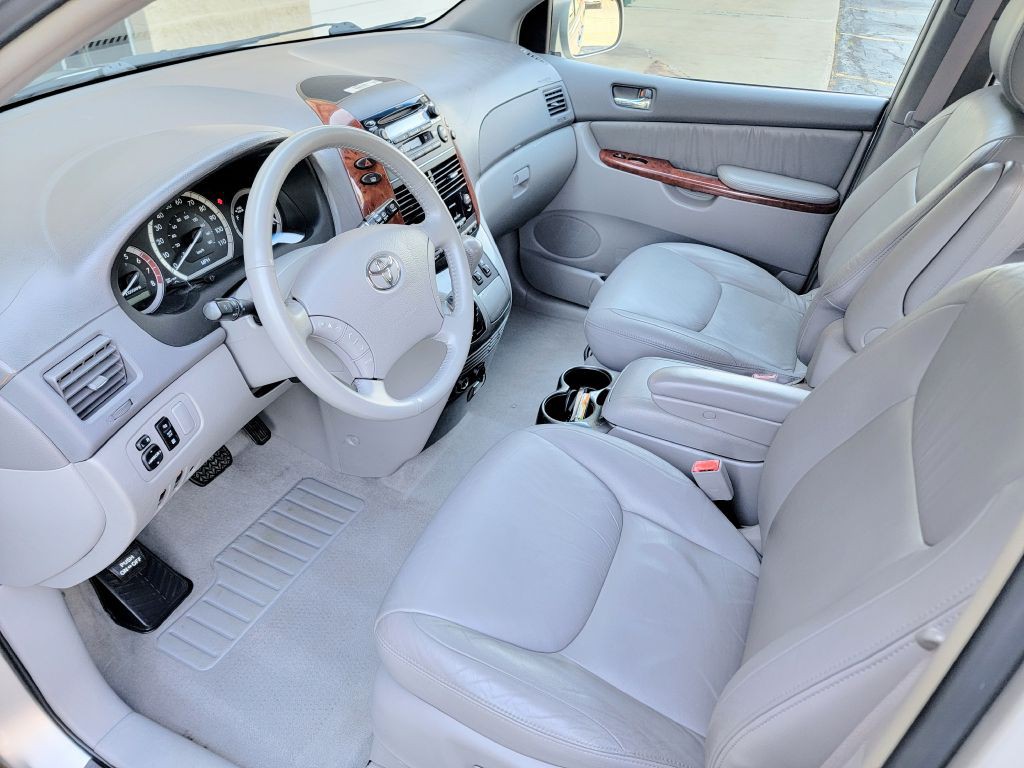 2004 Toyota Sienna Image 7
