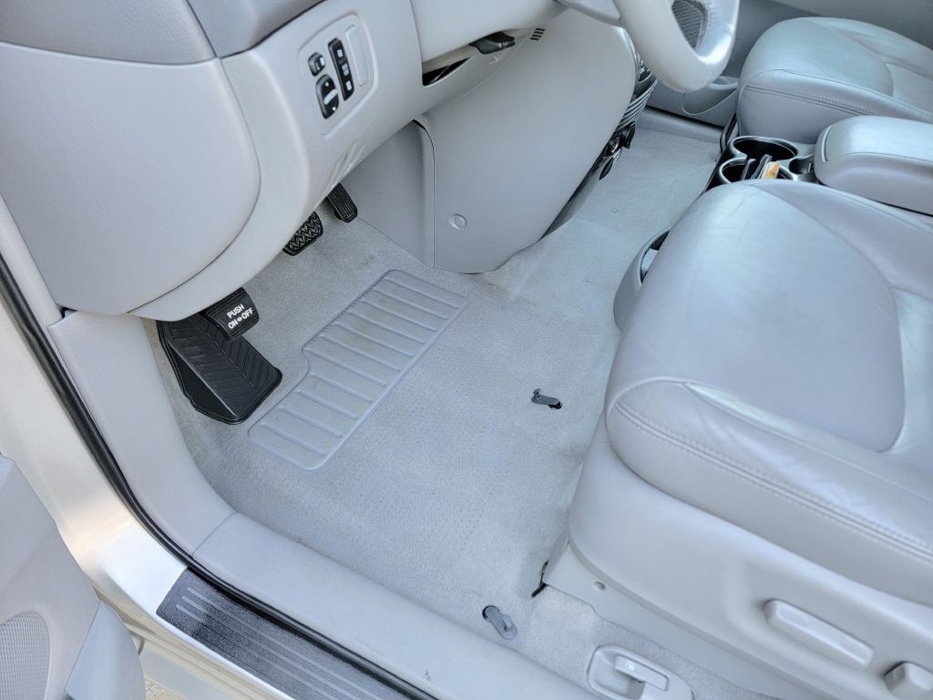 2004 Toyota Sienna Image 8