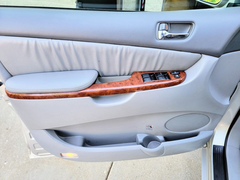 2004 Toyota Sienna Image 9
