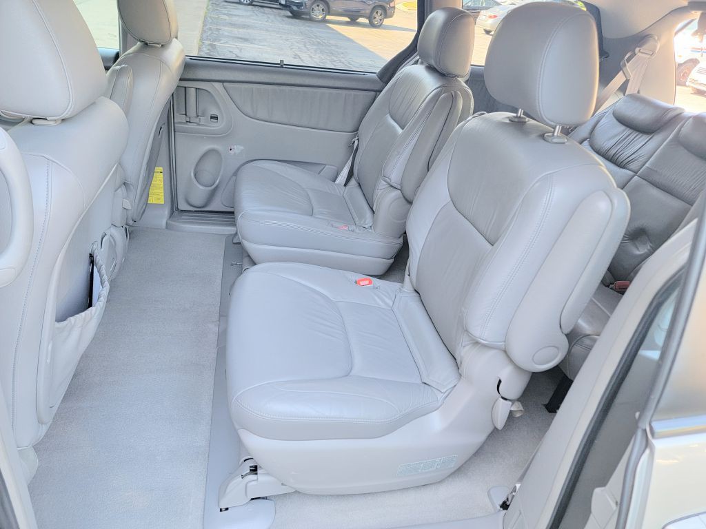 2004 Toyota Sienna Image 10