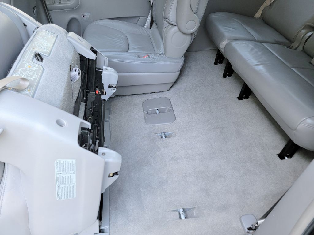 2004 Toyota Sienna Image 12