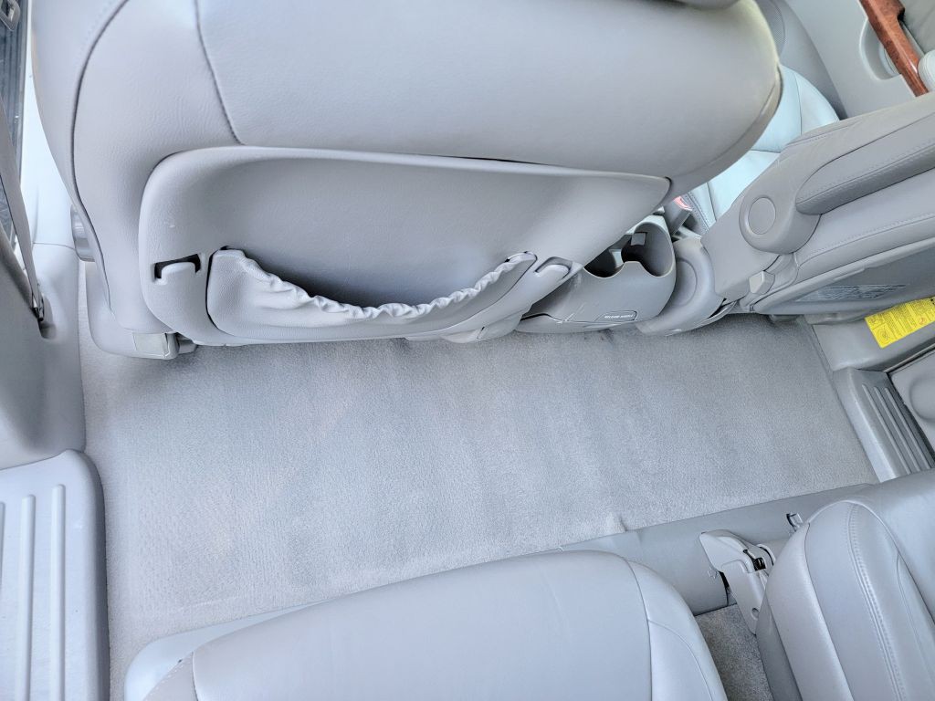 2004 Toyota Sienna Image 14