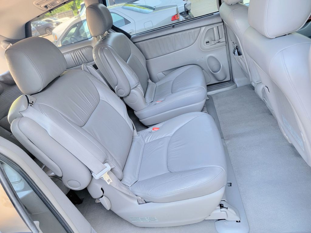 2004 Toyota Sienna Image 17