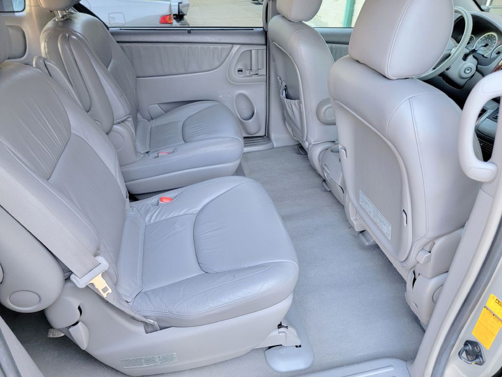 2004 Toyota Sienna Image 18