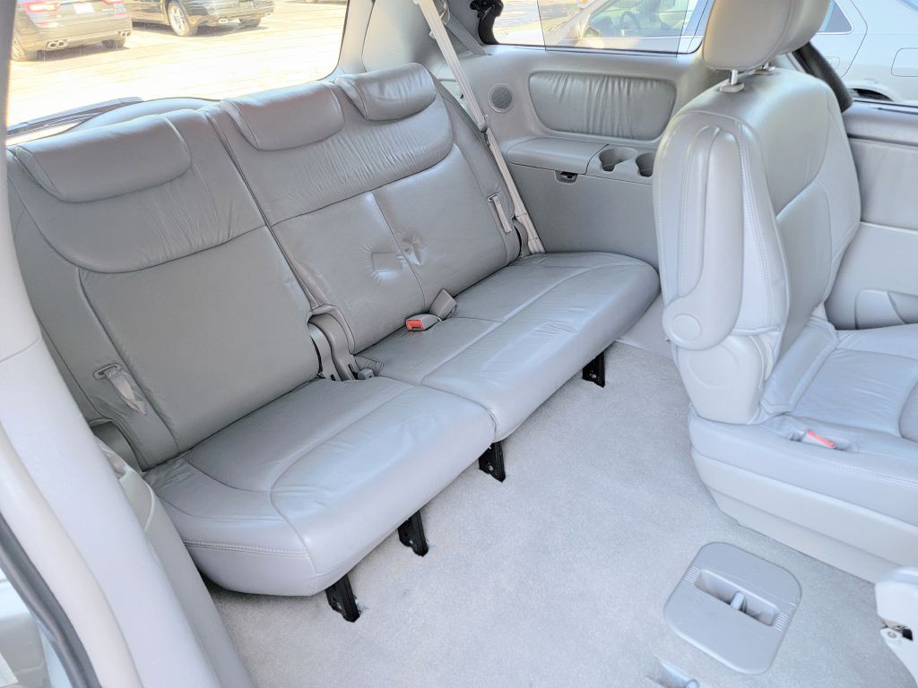 2004 Toyota Sienna Image 20