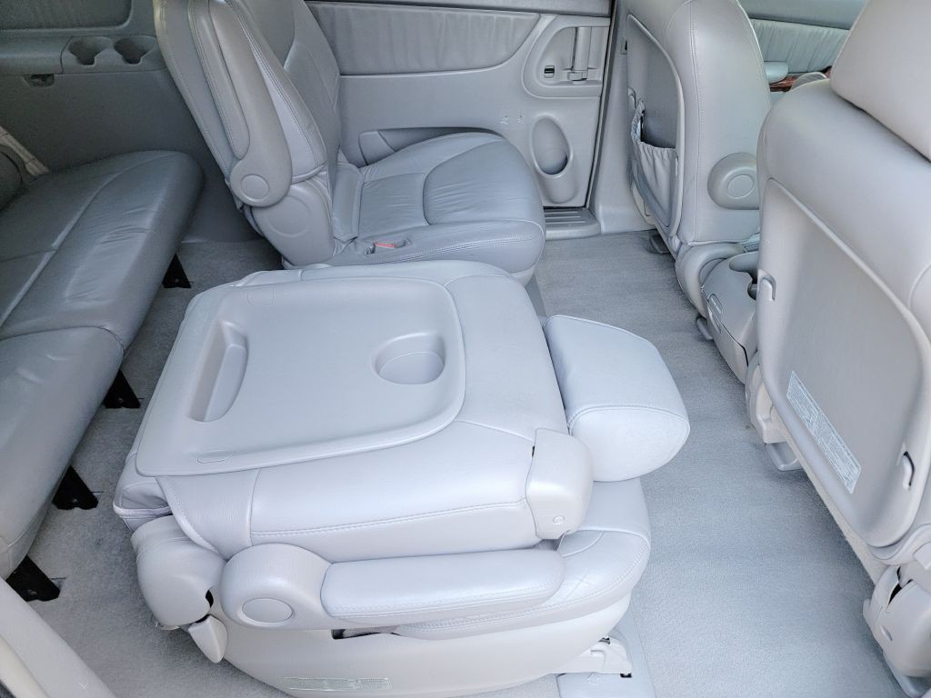 2004 Toyota Sienna Image 21