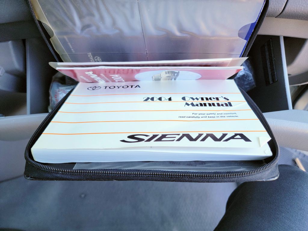 2004 Toyota Sienna Image 23