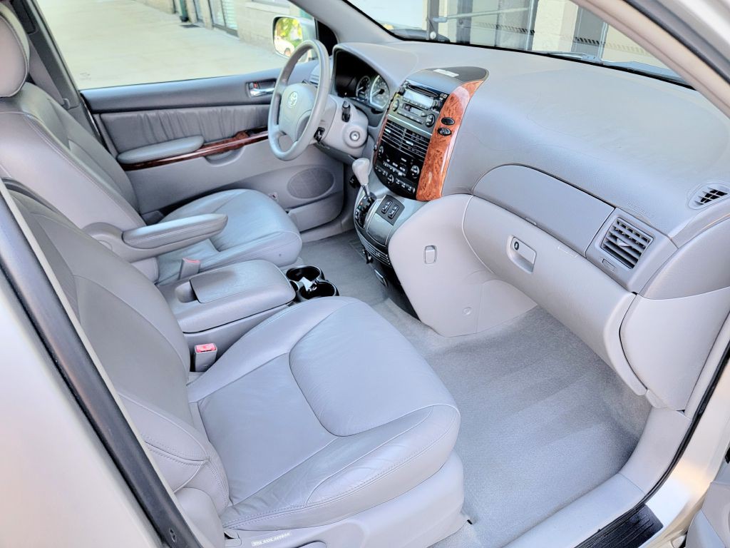 2004 Toyota Sienna Image 24