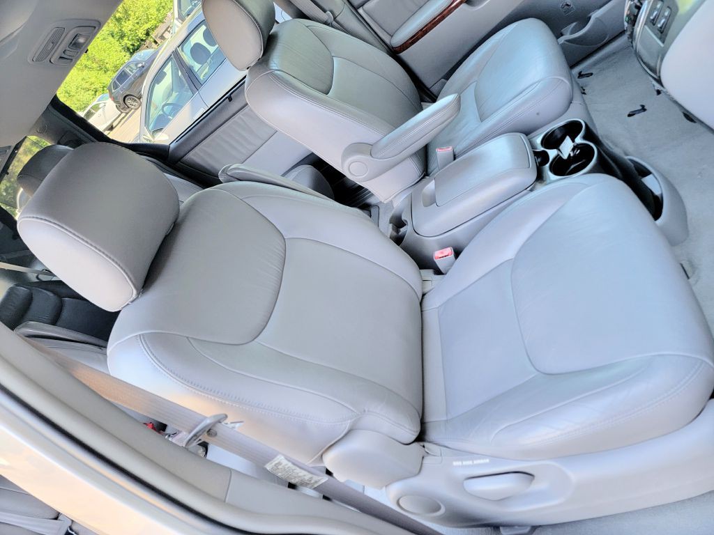2004 Toyota Sienna Image 25
