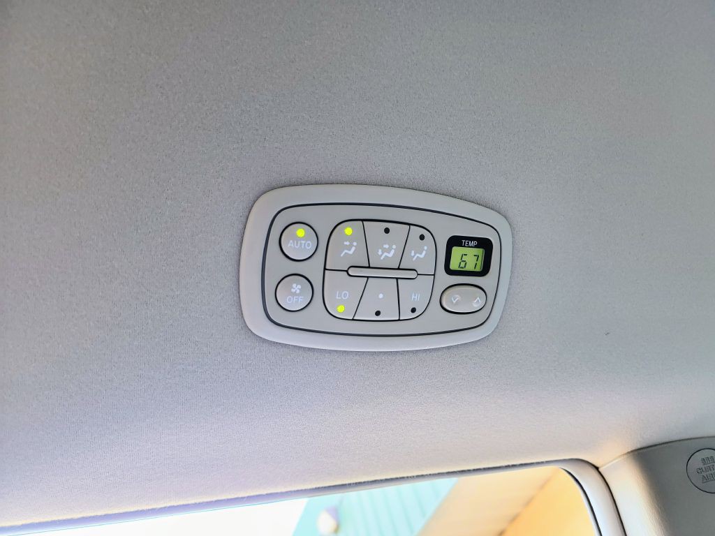2004 Toyota Sienna Image 30