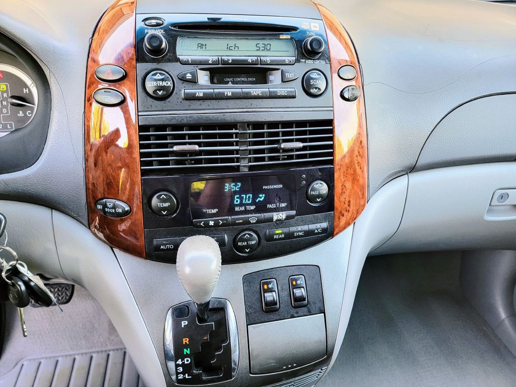 2004 Toyota Sienna Image 33