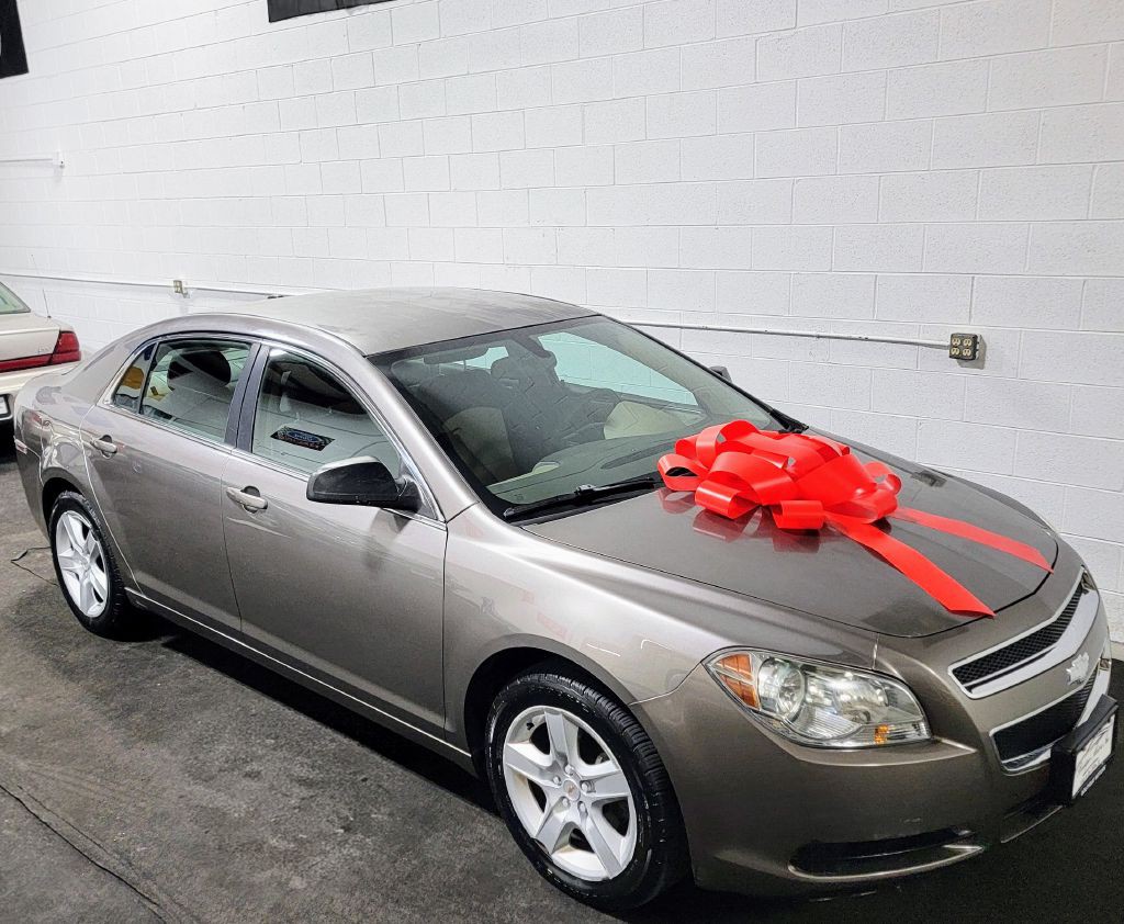 2010 Chevrolet Malibu Image 2