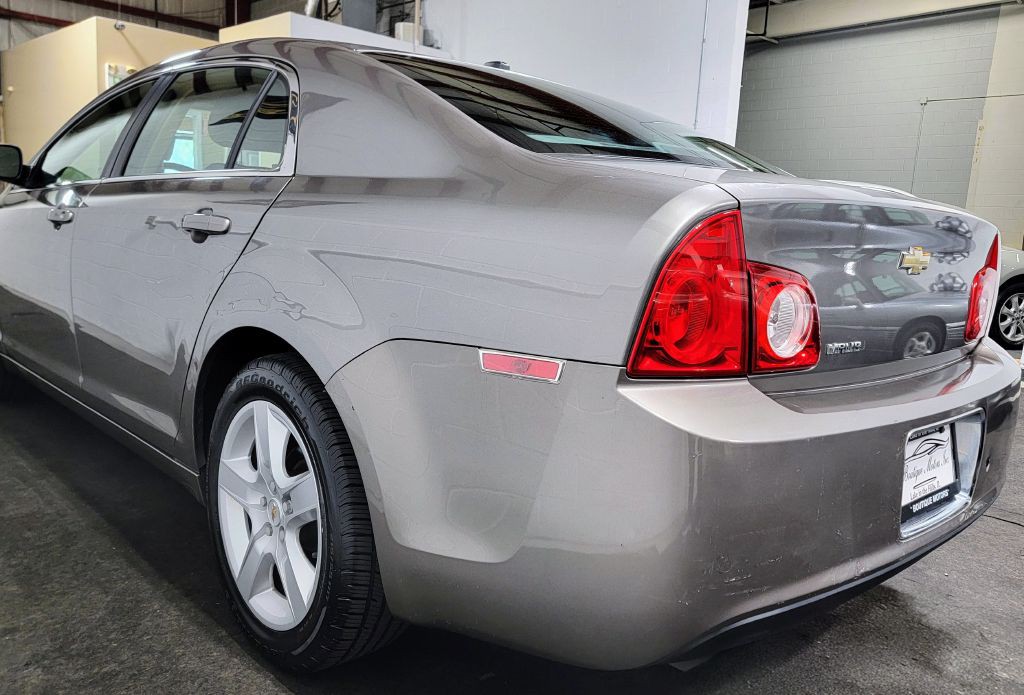 2010 Chevrolet Malibu Image 8