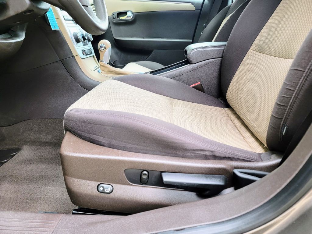 2010 Chevrolet Malibu Image 12