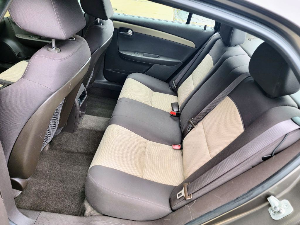 2010 Chevrolet Malibu Image 14