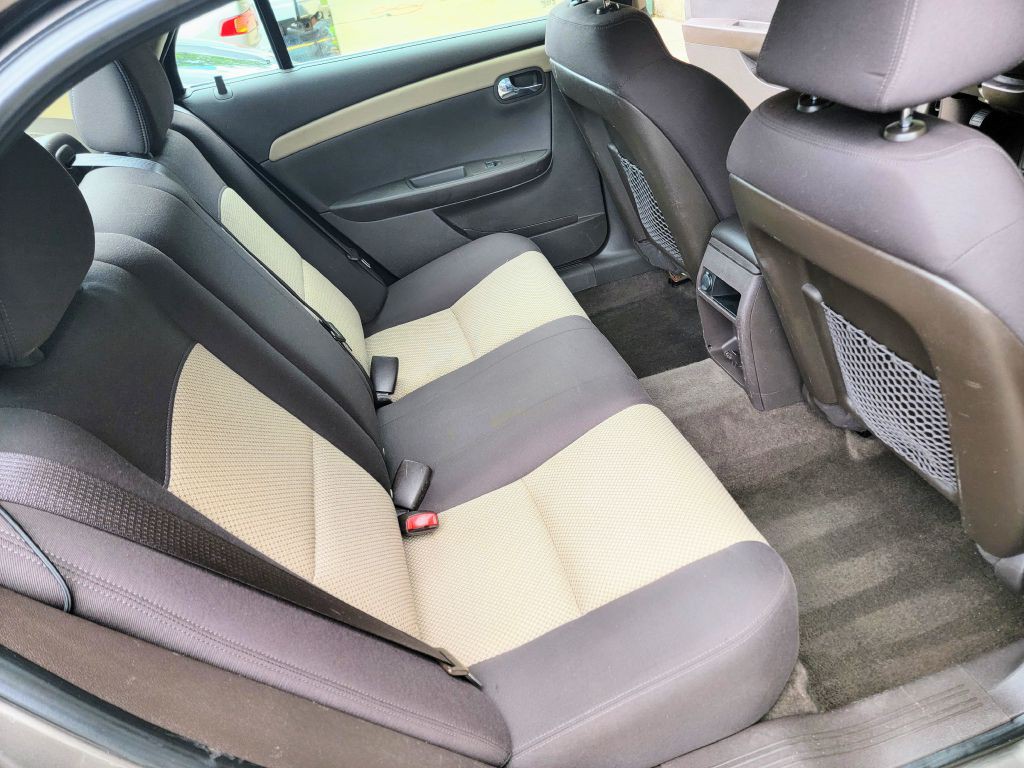 2010 Chevrolet Malibu Image 18