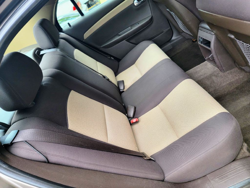 2010 Chevrolet Malibu Image 19