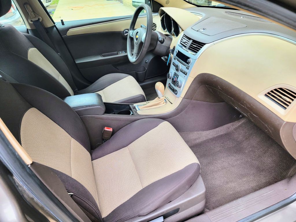 2010 Chevrolet Malibu Image 21