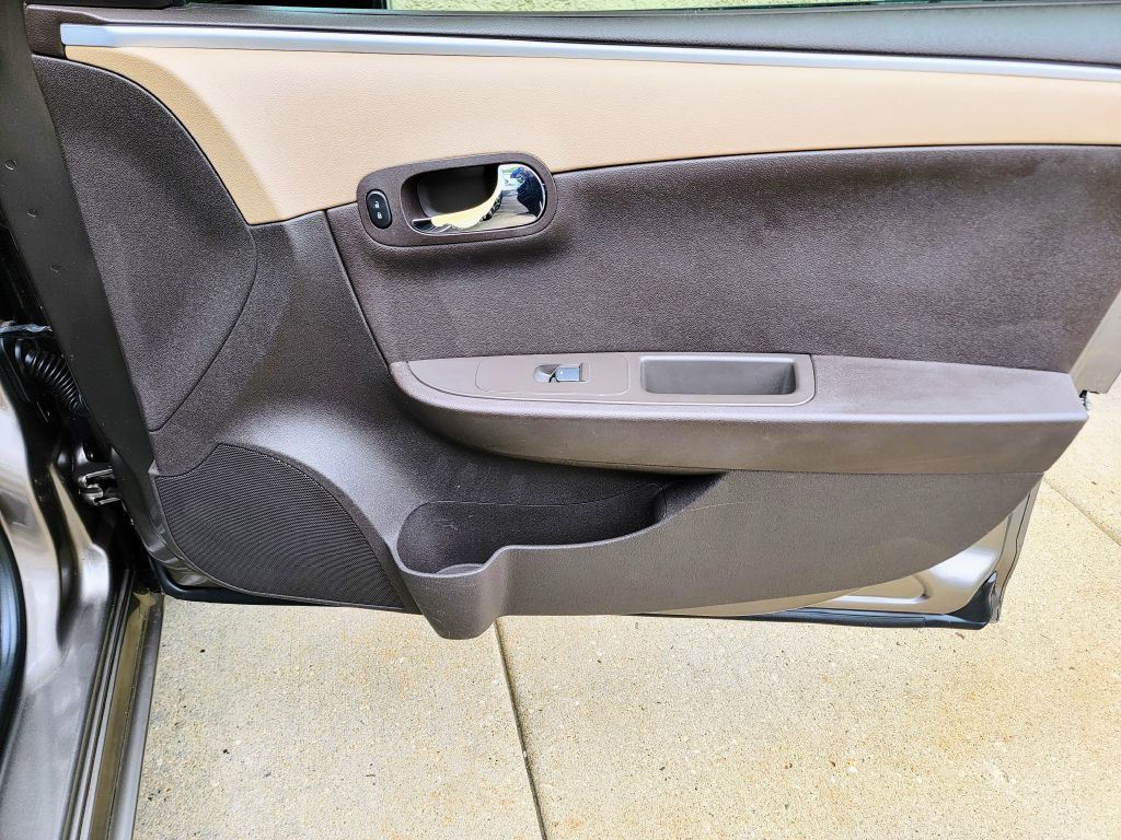 2010 Chevrolet Malibu Image 23