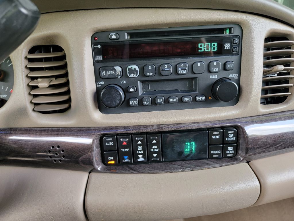 2003 Buick LeSabre Image 35