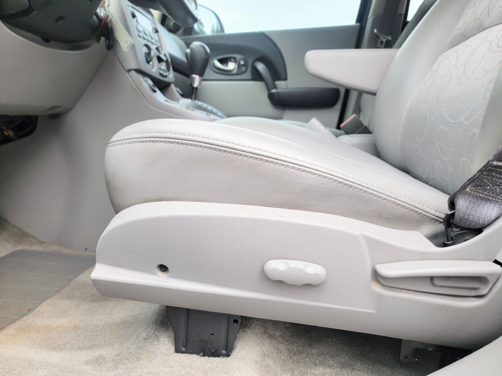 2004 Saturn Vue Image 7