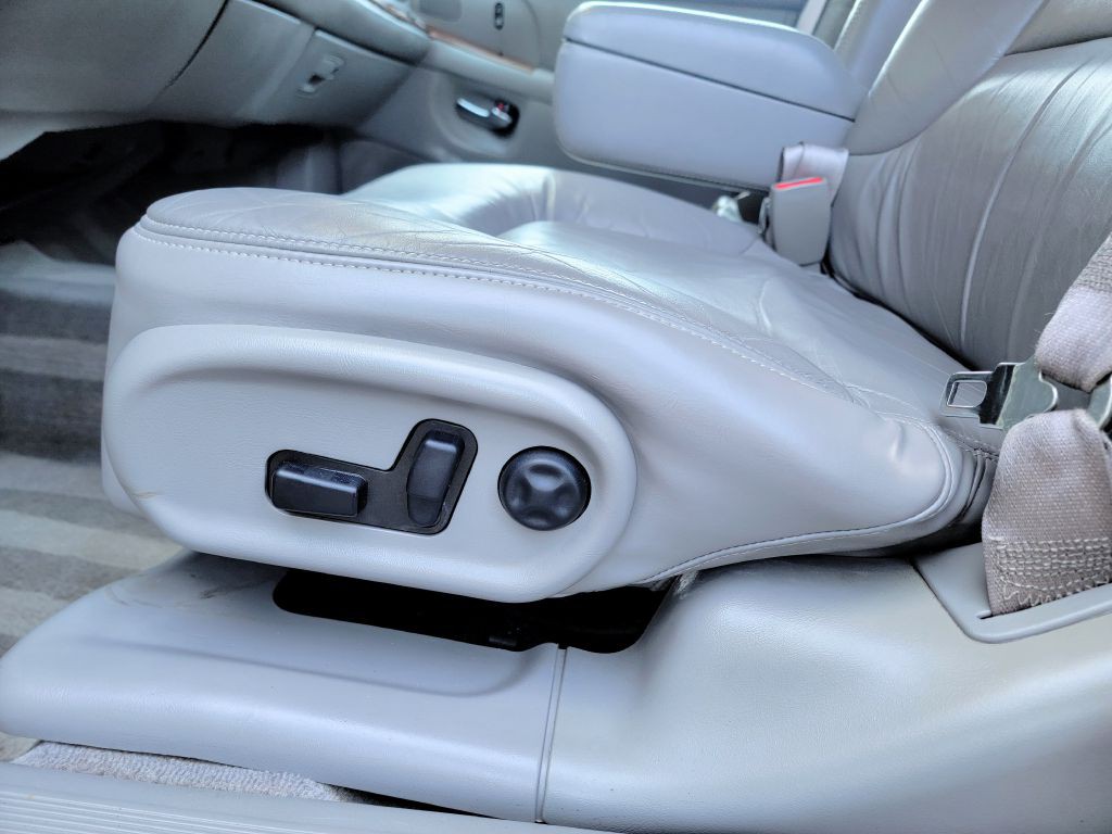 2002 Buick Park Avenue Image 10