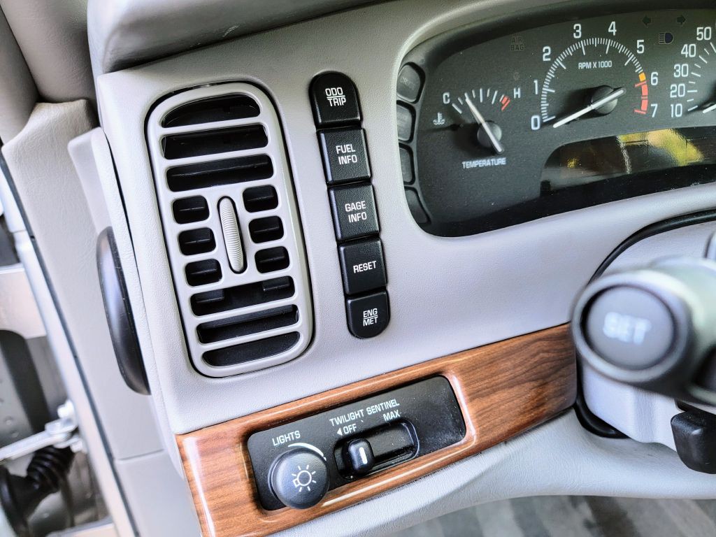 2002 Buick Park Avenue Image 11