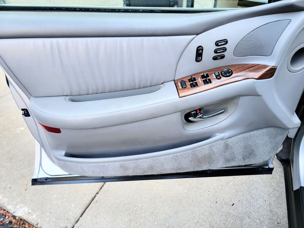 2002 Buick Park Avenue Image 12