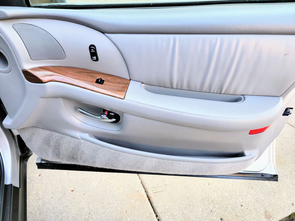 2002 Buick Park Avenue Image 23