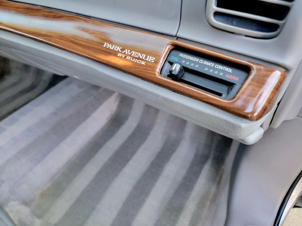 2002 Buick Park Avenue Image 24