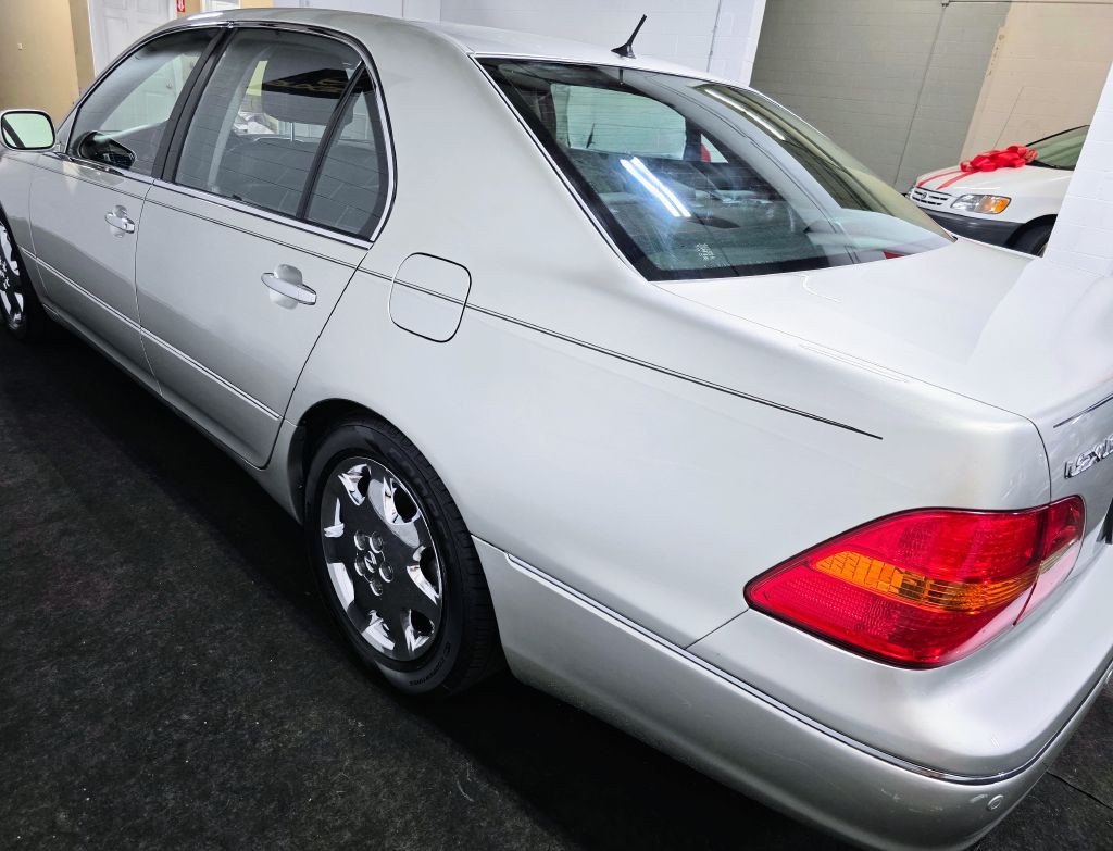 2002 Lexus LS Image 5