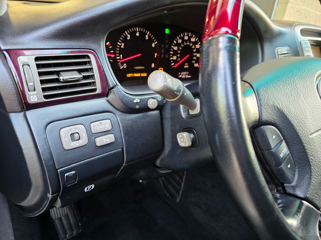2002 Lexus LS Image 10